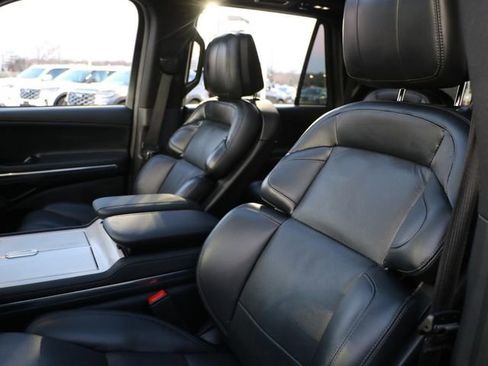 Used 2025 Lincoln Navigator L Reserve w/ Jet Appearance Package image 21