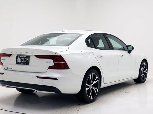 Used 2024 Volvo S60 B5 Core image 8