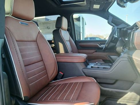 New 2026 GMC Sierra 2500 Denali Ultimate w/ LPO, Black Badging Package image 14
