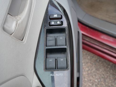 Used 2011 Toyota Sienna LE w/ Towing Pkg FWD image 19