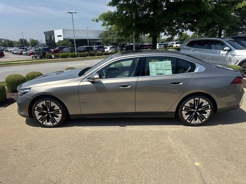 Certified 2026 BMW 530i xDrive w/ Premium Package image 2