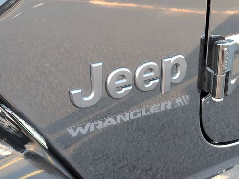 Used 2025 Jeep Wrangler Unlimited Sahara AWD/4WD image 34