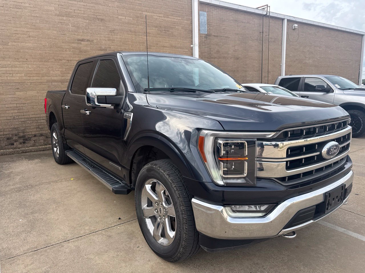 Used 2021 Ford F150 Lariat w/ Equipment Group 502A High AWD/4WD image 3