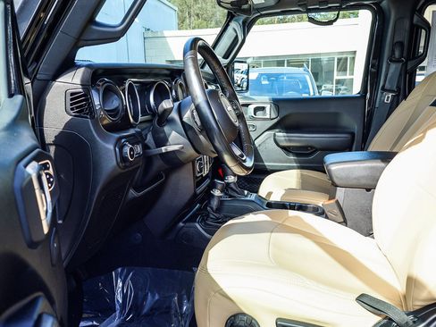 Used 2020 Jeep Wrangler Unlimited Sport image 2