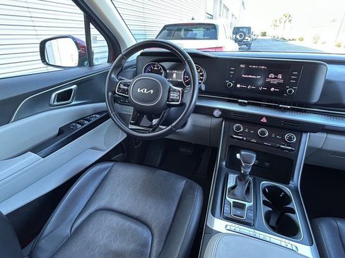 Used 2024 Kia Carnival LX image 11