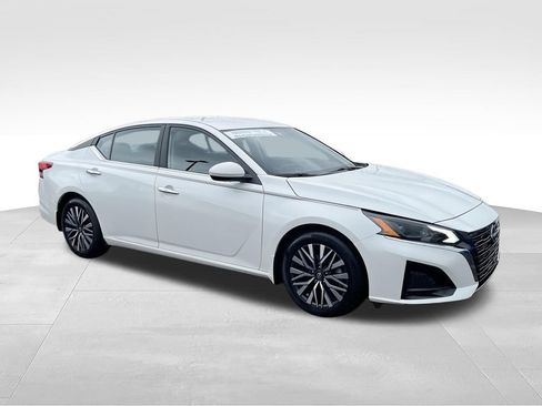 Used 2023 Nissan Altima 2.5 SV FWD image 2