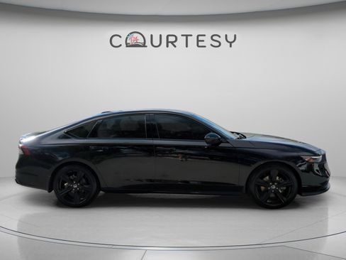 Used 2025 Honda Accord Sport image 8