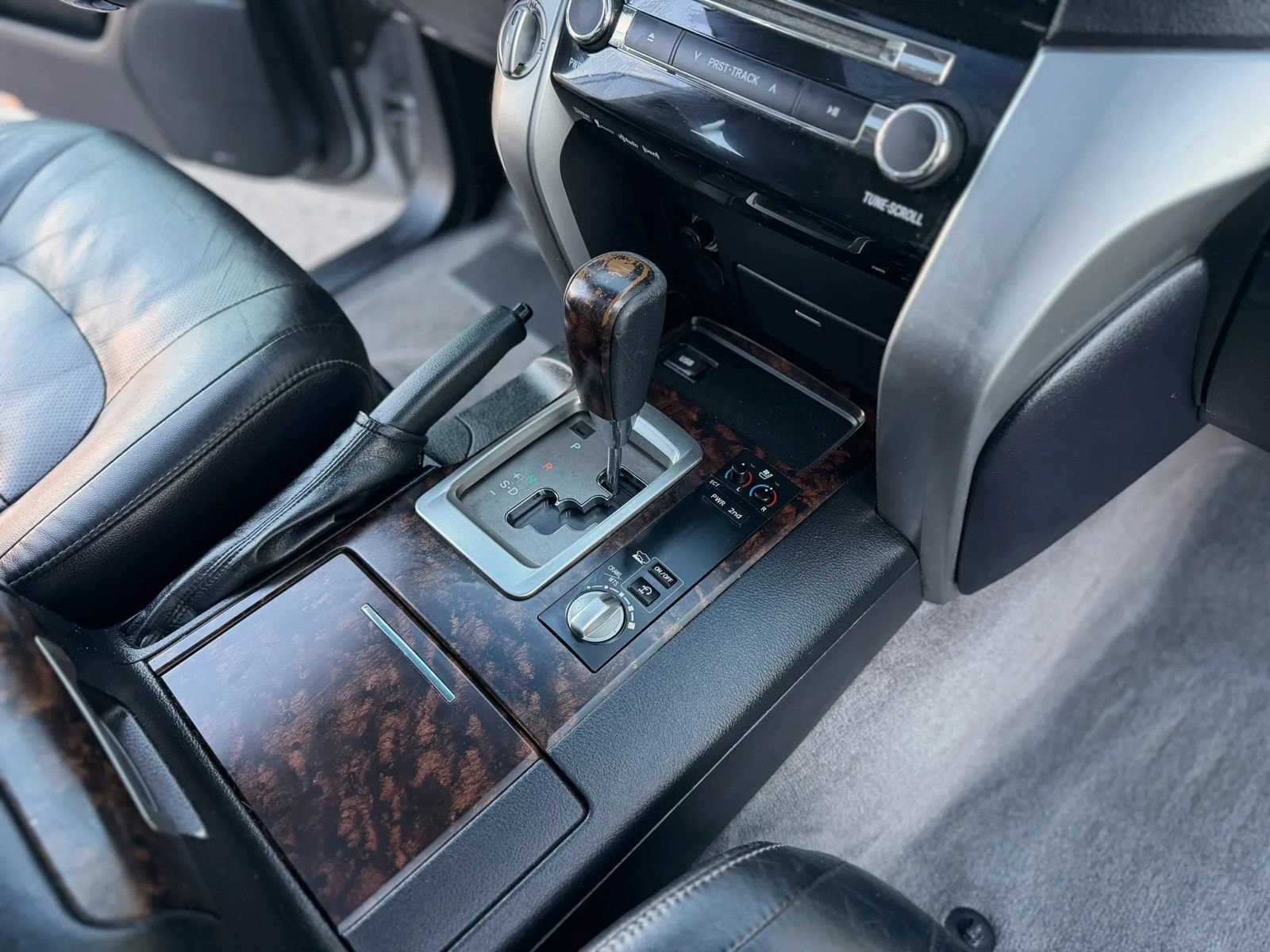Used 2013 Toyota Land Cruiser AWD/4WD image 86