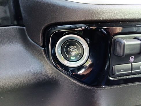 Used 2022 Chevrolet Silverado 1500 RST AWD/4WD image 19