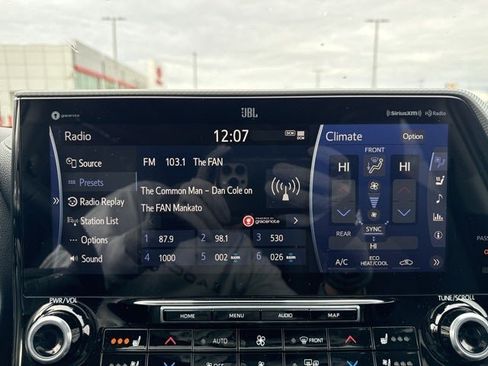 Certified 2021 Toyota Highlander Platinum image 32