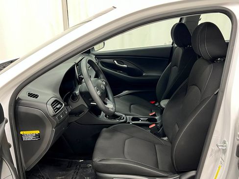 Used 2019 Hyundai Elantra GT FWD image 12