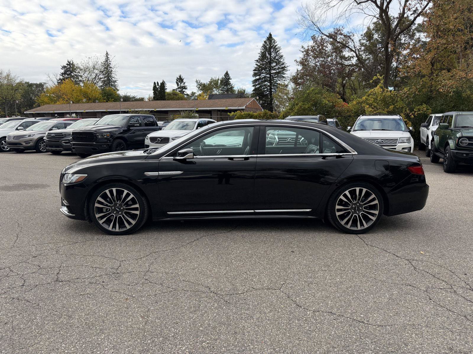 Used 2019 Lincoln Continental Reserve AWD/4WD image 4