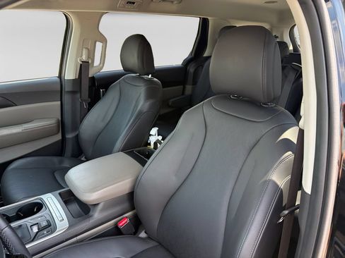 Used 2026 Kia Carnival FWD image 21