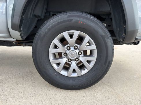 Used 2018 Toyota Tacoma TRD Off-Road AWD/4WD image 34