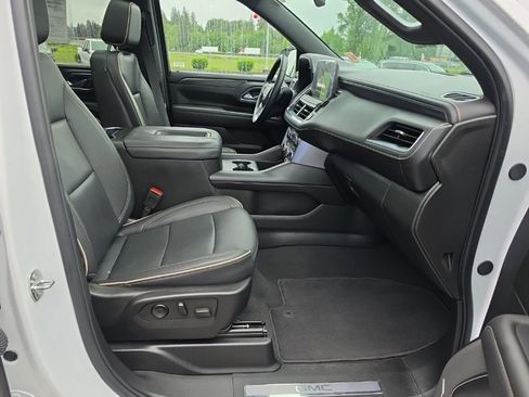 Used 2024 GMC Yukon SLT w/ SLT Luxury Package AWD/4WD image 34