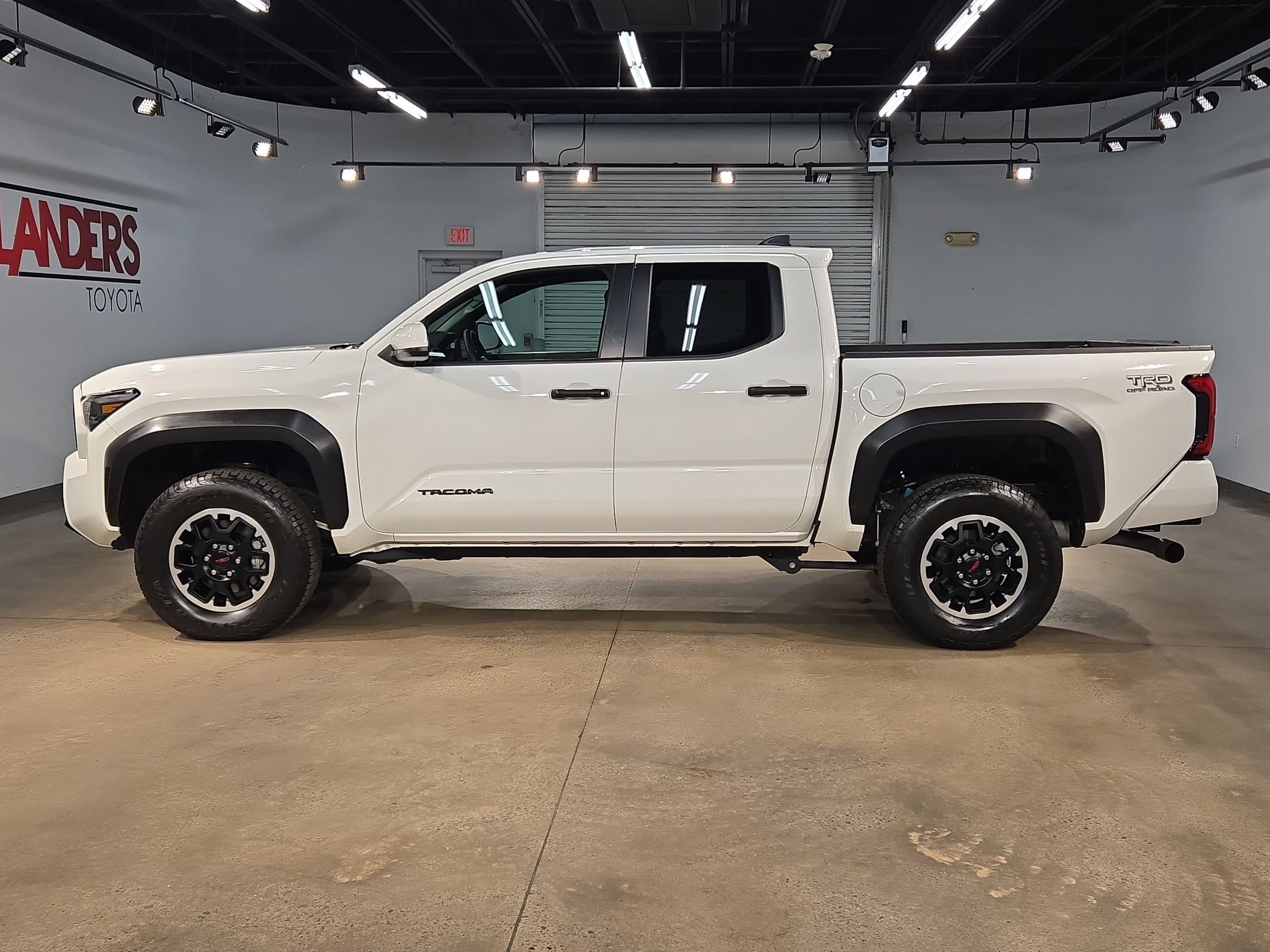 Certified 2025 Toyota Tacoma TRD Off-Road AWD/4WD image 4