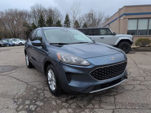 Certified 2020 Ford Escape SE image 3