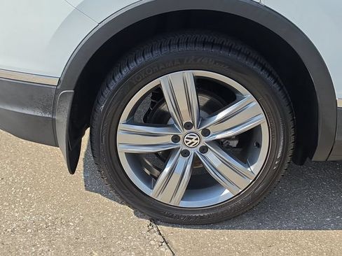 Used 2018 Volkswagen Tiguan SEL Premium AWD/4WD image 5