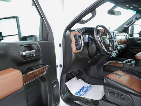 Used 2022 Chevrolet Silverado 2500 High Country image 3
