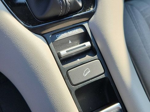Certified 2026 Honda HR-V LX image 25