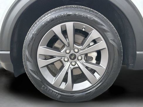 Certified 2022 Ford Explorer XLT w/ Equipment Group 202A RWD image 35