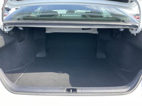 Used 2025 Toyota Camry SE image 29