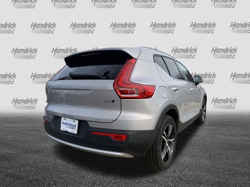 Used 2025 Volvo XC40 B5 Core image 10