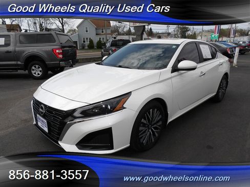 Used 2023 Nissan Altima 2.5 SV w/ SV Premium Package image 1