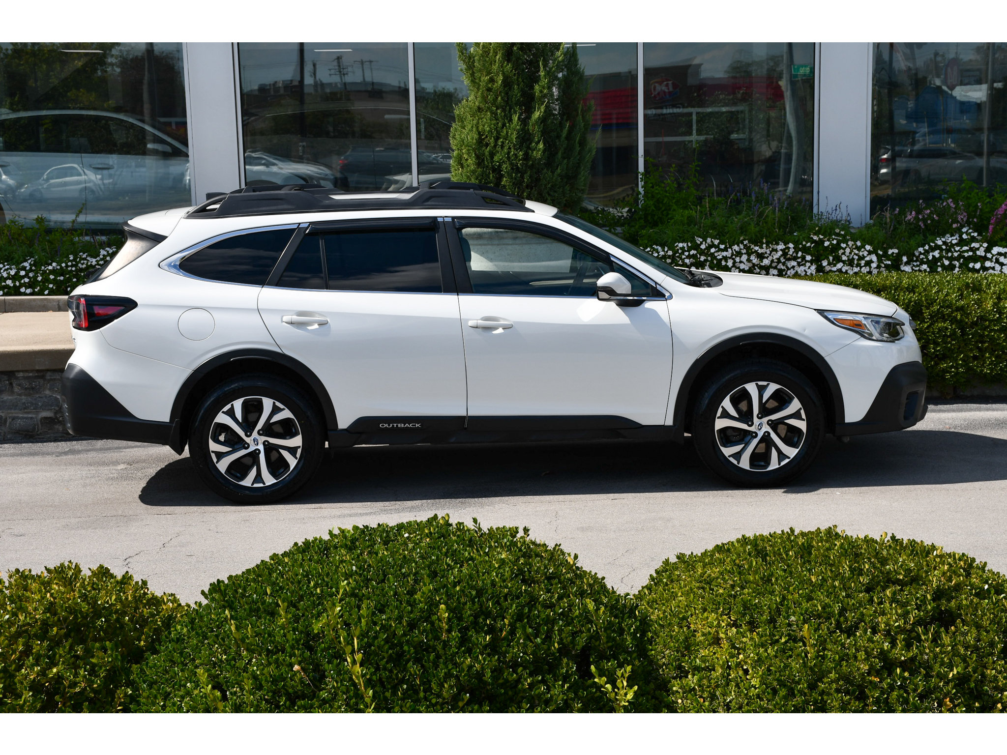 Used 2021 Subaru Outback Limited AWD/4WD image 3