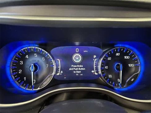 New 2025 Chrysler Pacifica Select w/ Uconnect Theater Family Group image 25