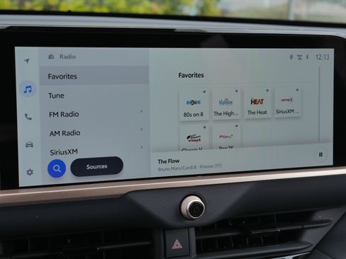 Used 2025 Toyota Crown Signia w/ Advanced Technology Package image 13