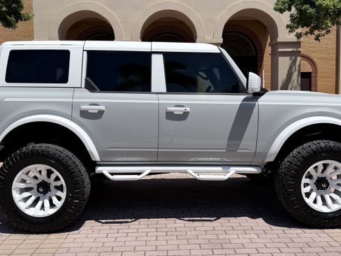 Used 2026 Ford Bronco Outer Banks AWD/4WD image 2