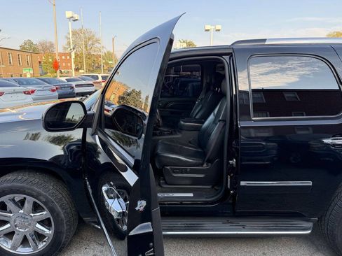 Used 2011 GMC Yukon Denali AWD/4WD image 11