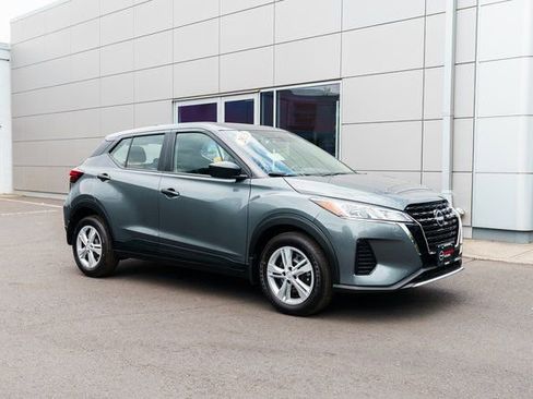 New 2025 Nissan Kicks Play S image 27