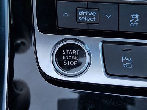 Used 2022 Audi Q8 Premium Plus image 21