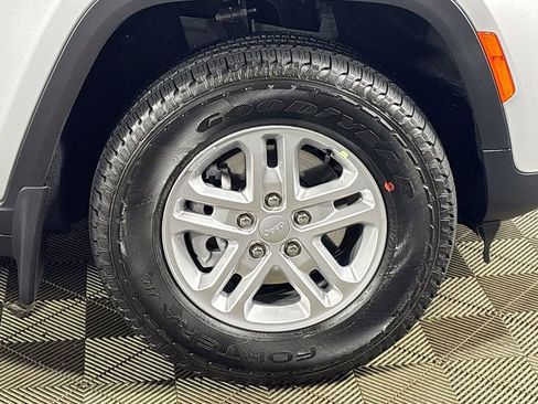 New 2025 Jeep Grand Cherokee Laredo w/ Luxury Tech Group I image 22