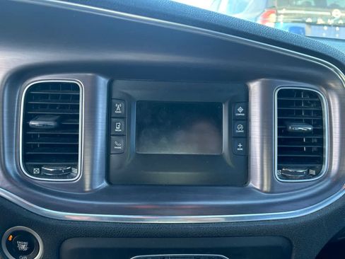 Used 2017 Dodge Charger SE w/ Popular Equipment Group image 9