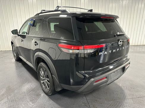 Used 2023 Nissan Pathfinder SV image 3