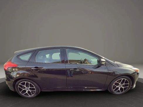 Used 2015 Ford Focus SE w/ SE Sport Package image 4