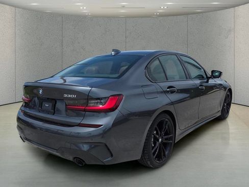 Used 2022 BMW 330i Sedan w/ M Sport Package RWD image 4