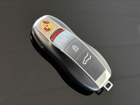 Used 2026 Porsche Macan AWD/4WD image 35