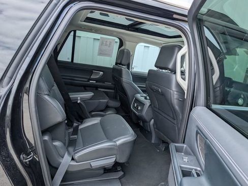 Used 2025 Ford Expedition Max Platinum AWD/4WD image 17