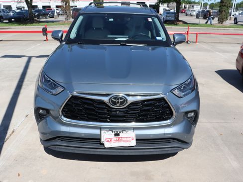 Used 2021 Toyota Highlander Limited image 4