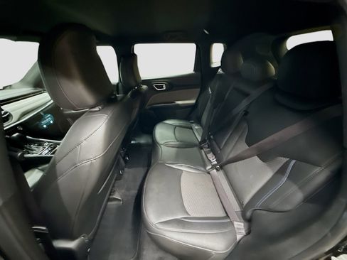 Used 2024 Jeep Compass Latitude image 25