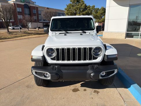 Used 2025 Jeep Wrangler Sahara image 3