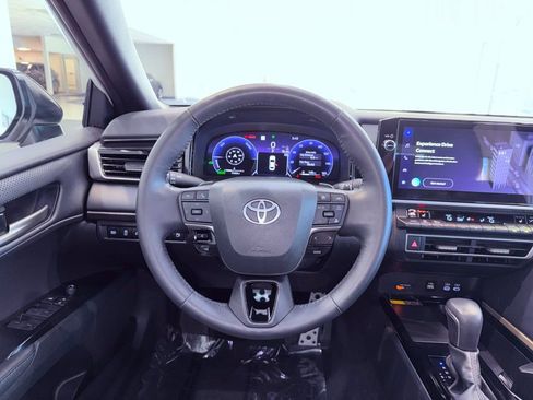 Used 2025 Toyota Camry XSE image 17