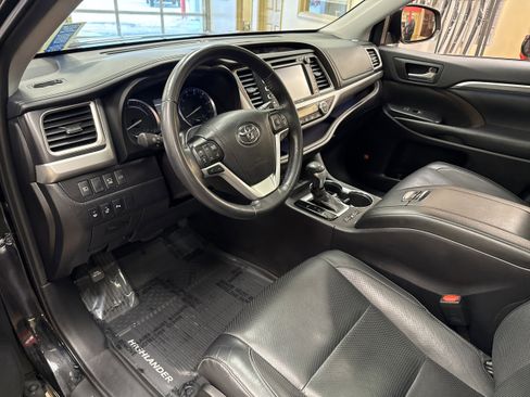 Used 2019 Toyota Highlander Limited Platinum image 8