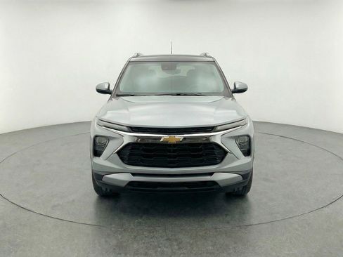 Used 2025 Chevrolet TrailBlazer LT image 2