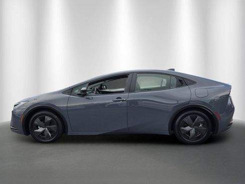 Used 2024 Toyota Prius LE FWD image 4