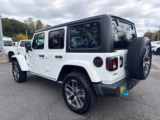 Used 2024 Jeep Wrangler Unlimited w/ Convenience Group AWD/4WD image 20